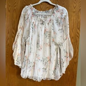 Chic Floral Blouse in White and Pink